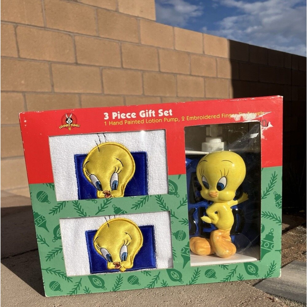 VTG Tweety Bird Jay Franco 3 PC Bath Gift Set Soap Dispenser Towels NOS HTF